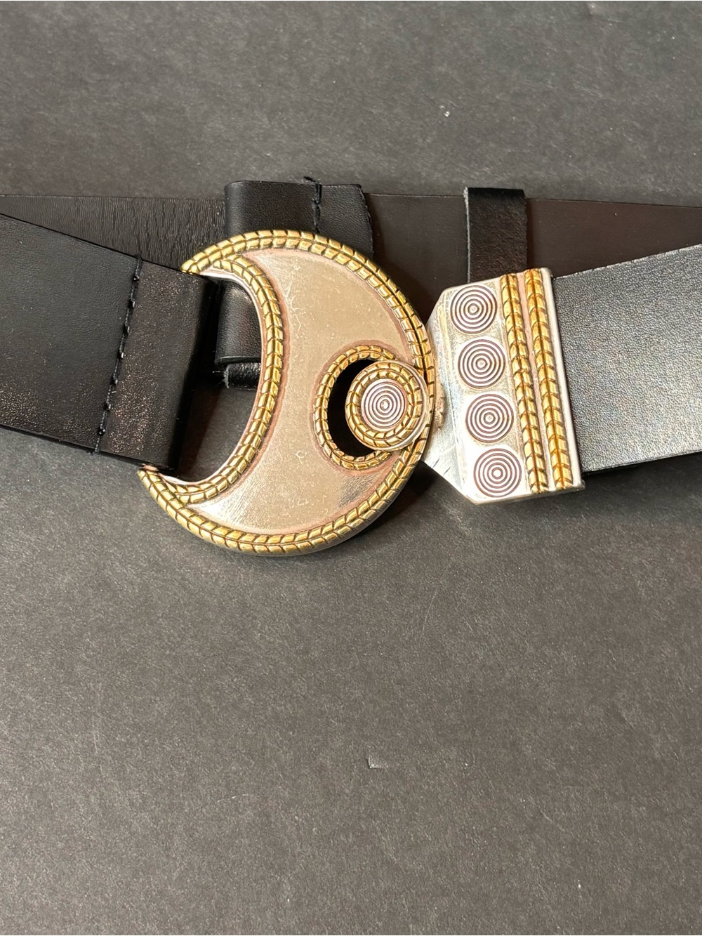 Vtg Chico’s Black Leather Belt Interlocking Hook Closure Crescent M/L Adjustable
